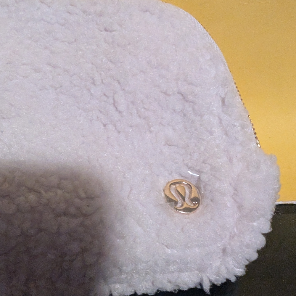 lululemon Everyday Fleece Belt Bag With Gold Hardware - Picture 2 of 8